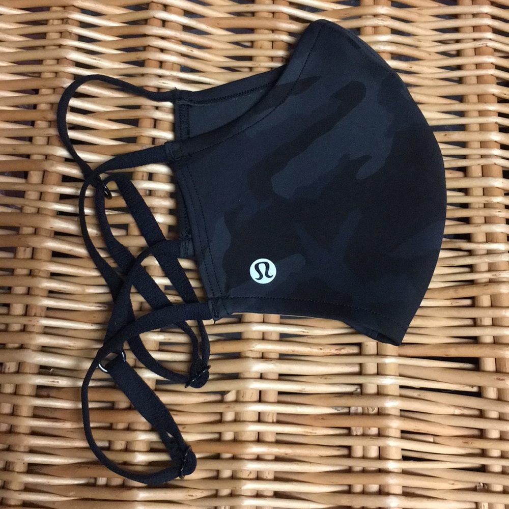 New Lululemon Camo mask face Blk s/m